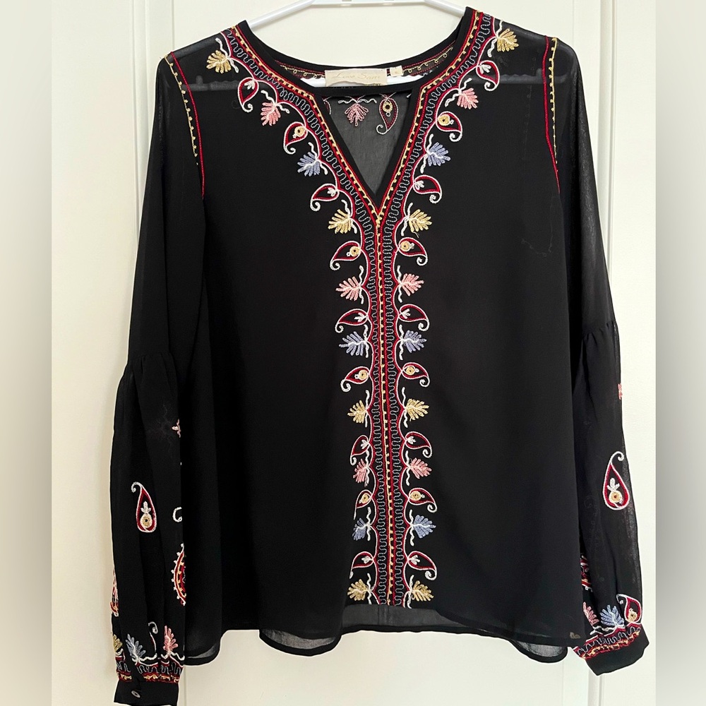 LOVE SAM boho embroidered shirt size S with a balloon sleeve at the bottโฆ